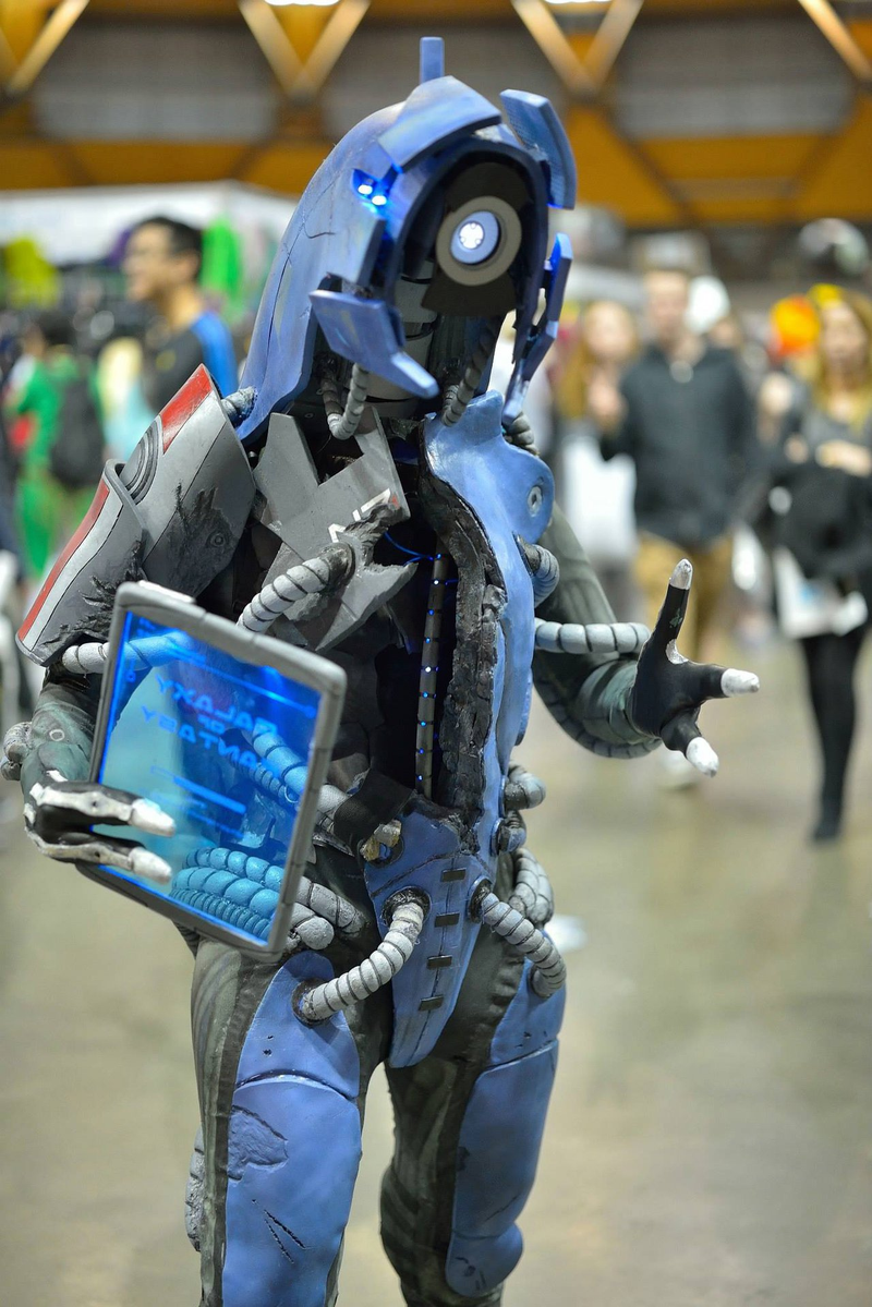 Illustration for article titled Shepard-Commander Would Be Pleased With This Mass Effect Cosplay
